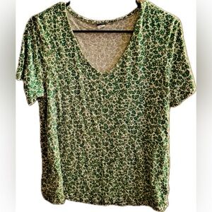 Old Navy Green Patterned V-Neck Tee